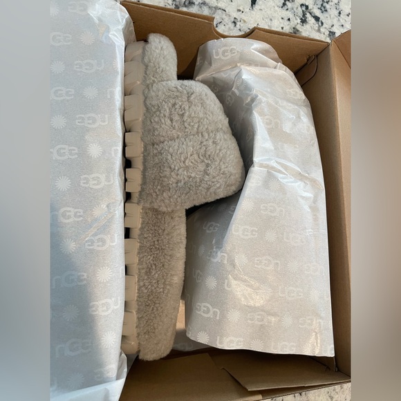 NWT Ugg Cozetta genuine shearling slides size 10 - Picture 4 of 5